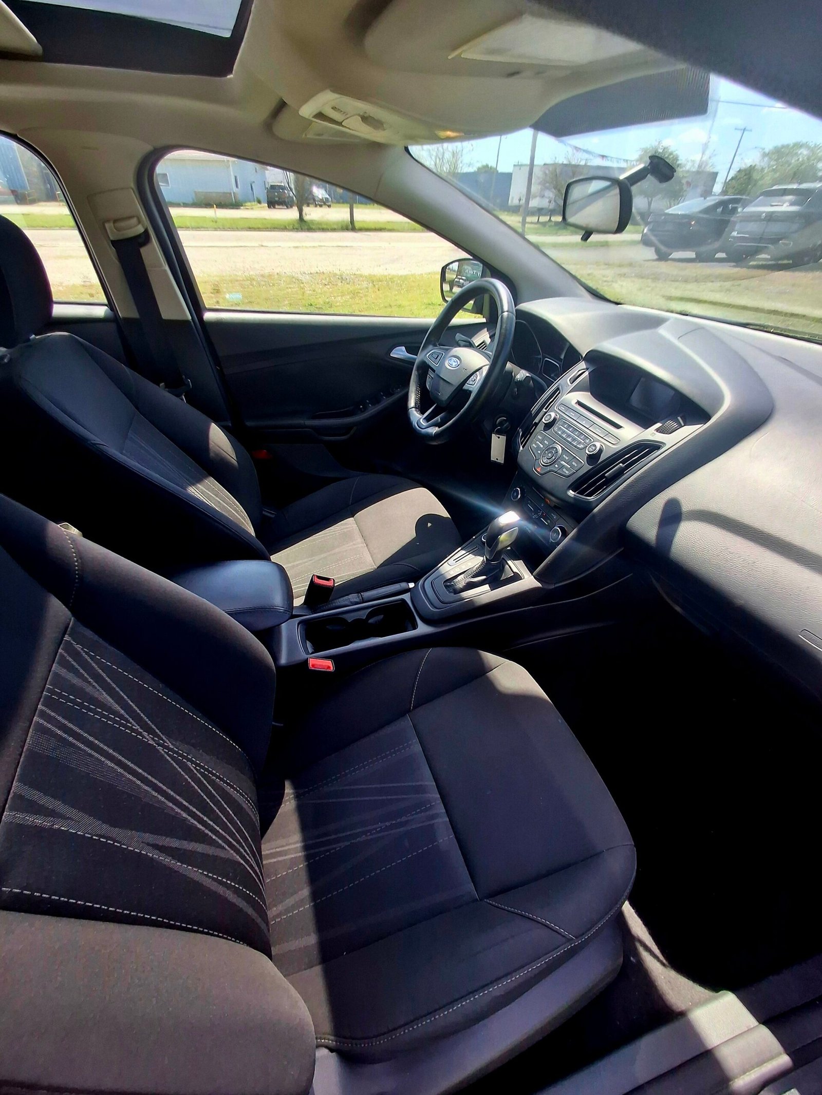 2015 Ford Focus SE - Photo 12
